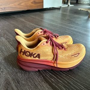 Hoka Clifton 9 Amber Haze/Sherbet